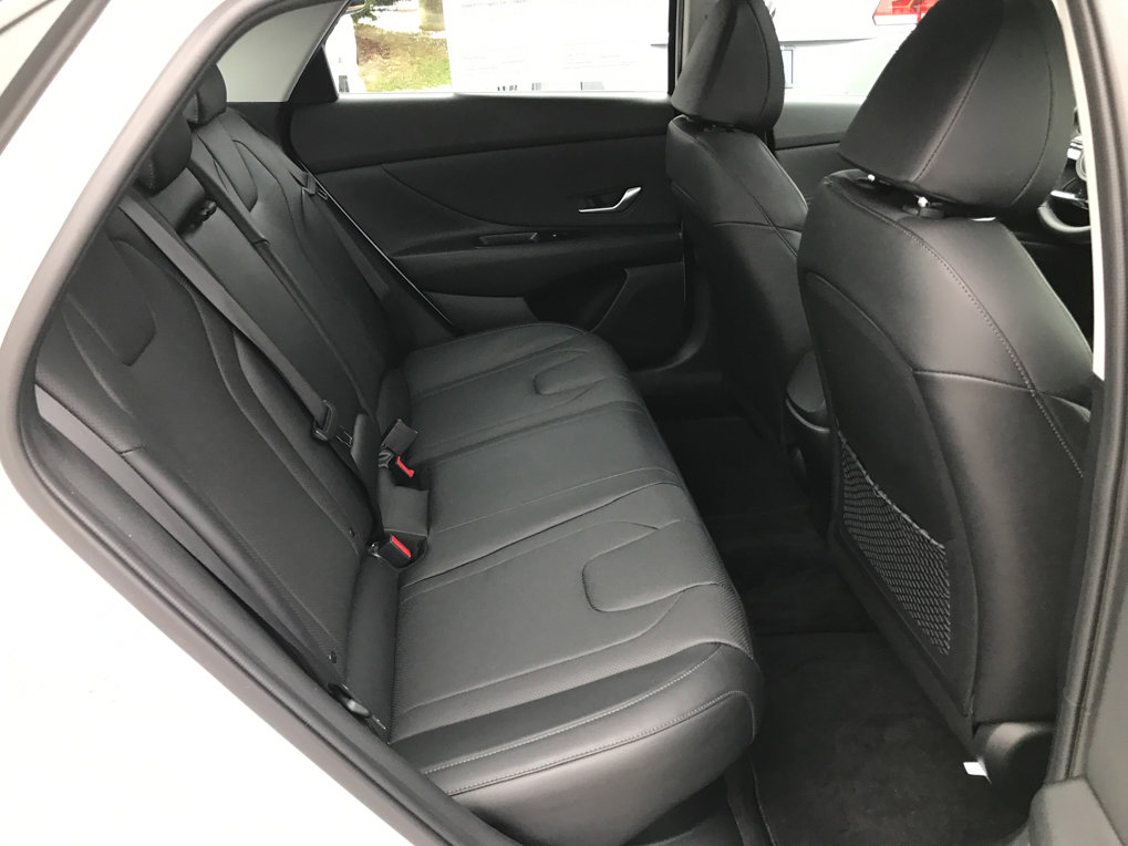 Used 2023 Hyundai Elantra Limited image 30