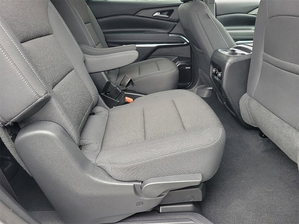 Used 2025 Chevrolet Traverse LT w/ Enhanced Driving Package image 18