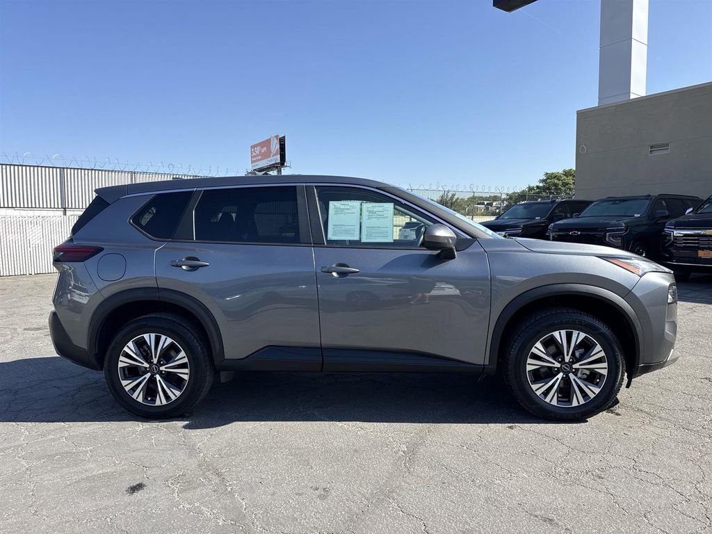 Used 2023 Nissan Rogue SV AWD/4WD image 2