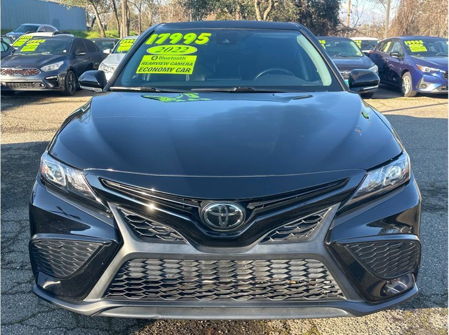 Used 2022 Toyota Camry SE image 2