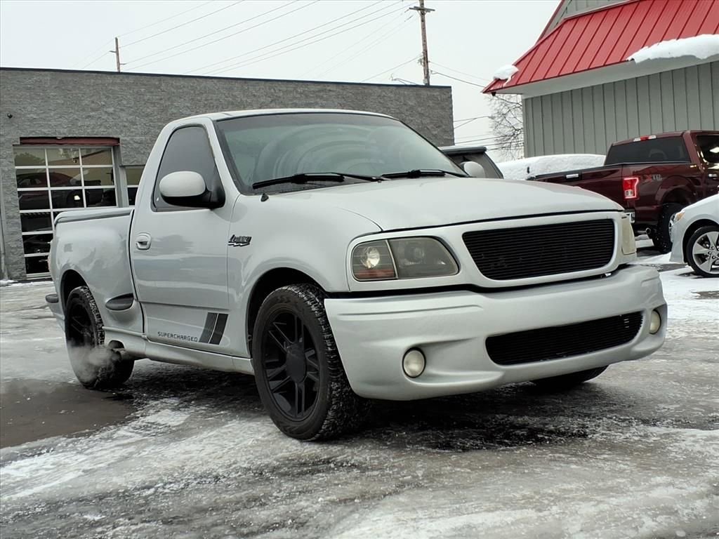 Used 2002 Ford F150 Lightning RWD image 6