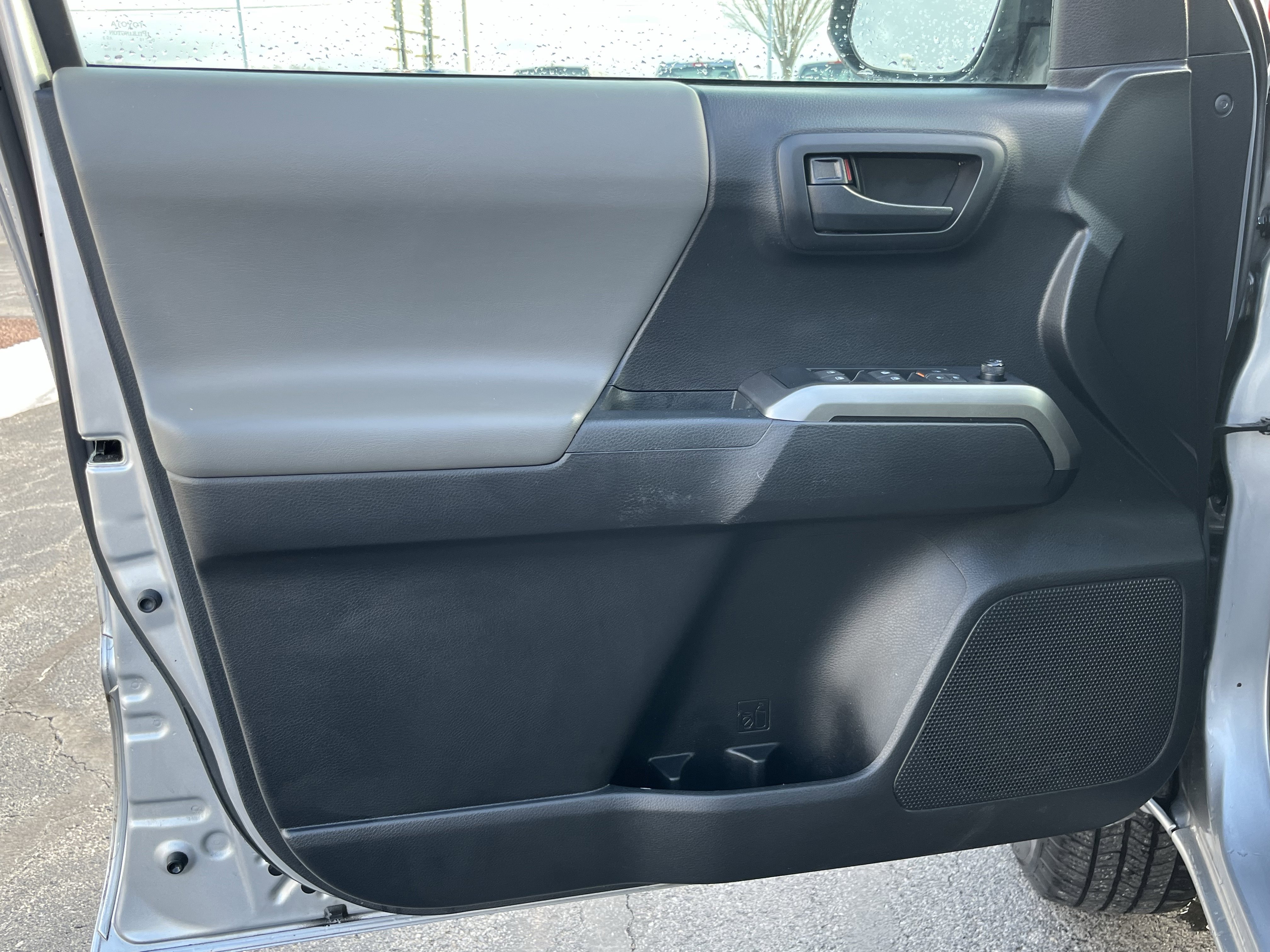 Used 2019 Toyota Tacoma SR5 image 16