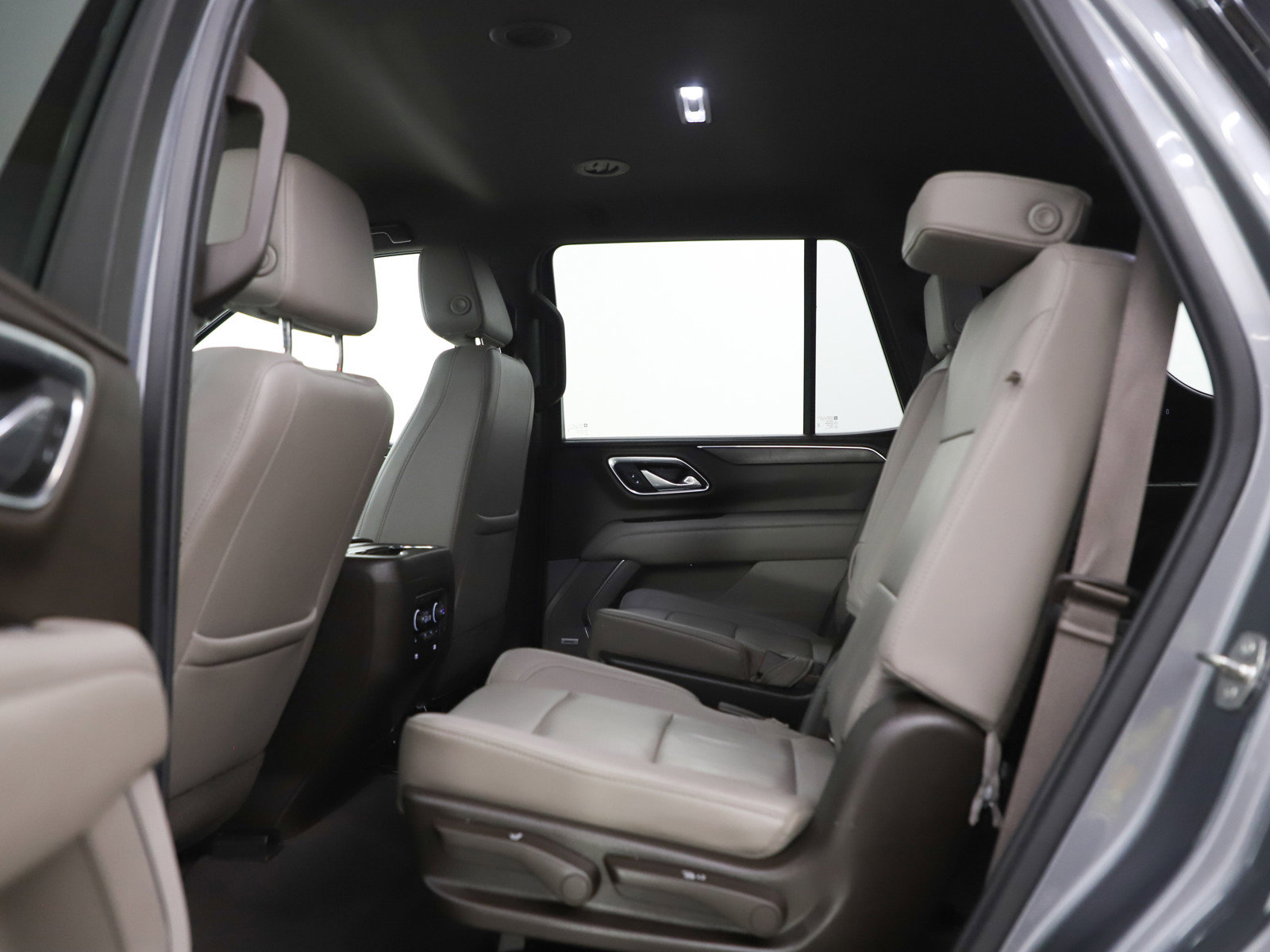 Used 2021 Chevrolet Tahoe Z71 w/ Z71 Off-Road Package AWD/4WD image 21