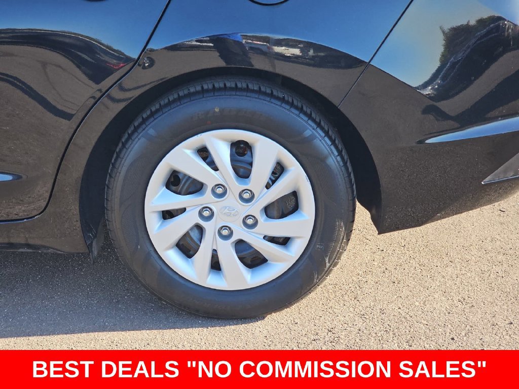 Used 2019 Hyundai Elantra SE FWD image 35