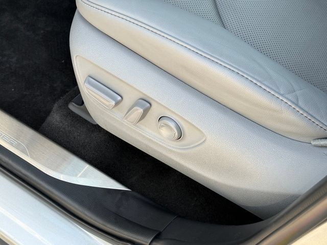 Used 2023 Toyota Highlander Platinum FWD image 13