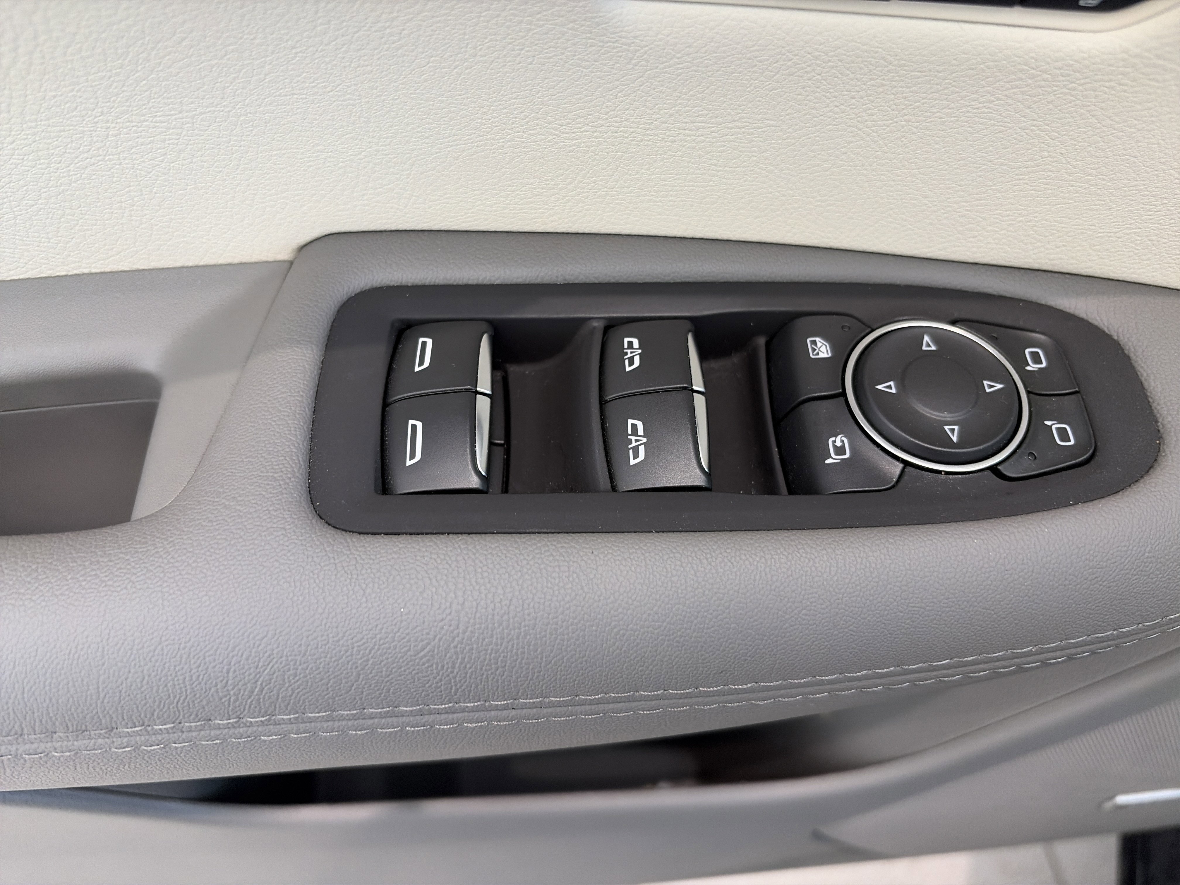 Used 2023 Cadillac XT5 Premium Luxury w/ Technology Package FWD image 16