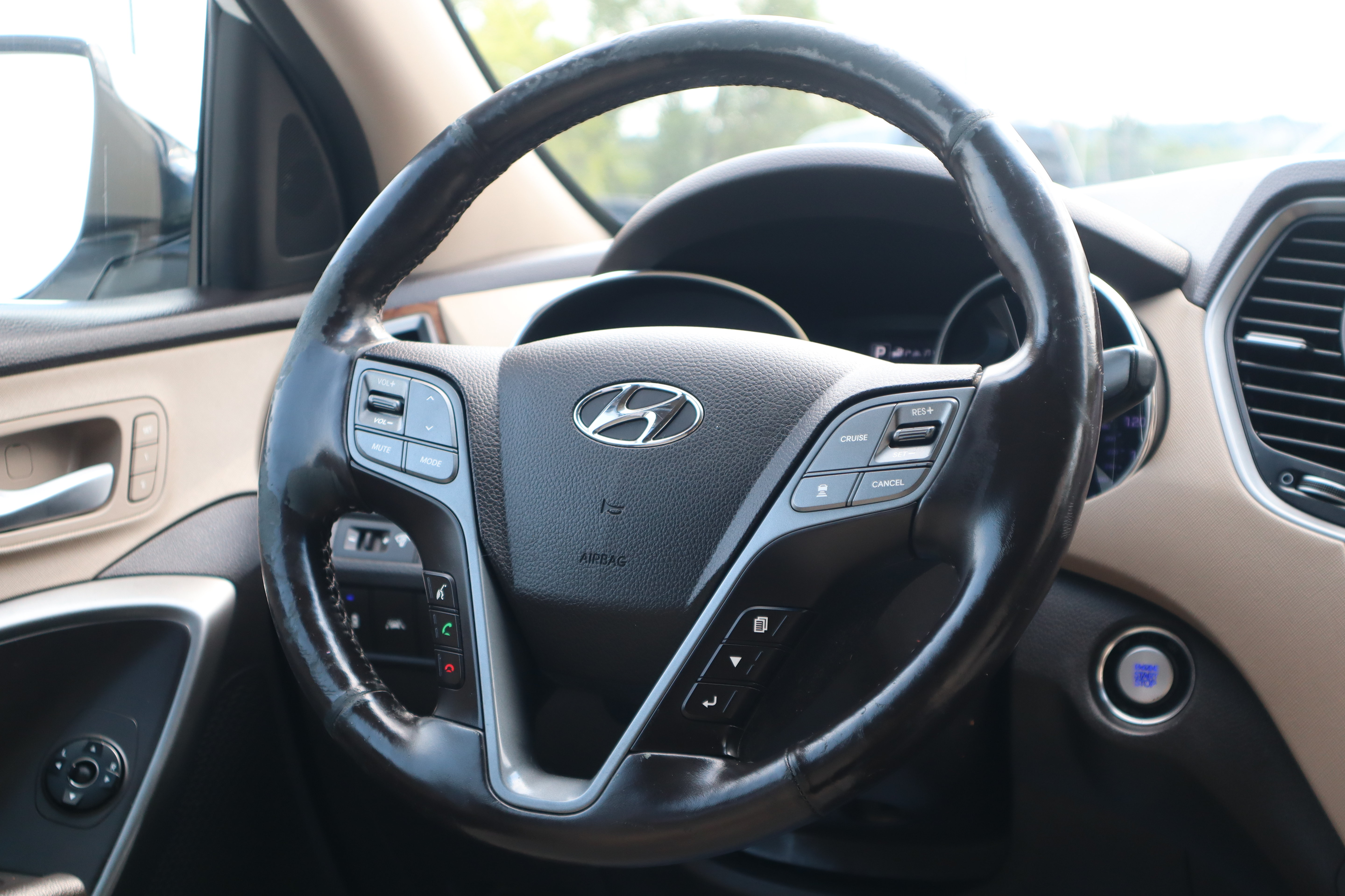Used 2019 Hyundai Santa Fe XL FWD image 15