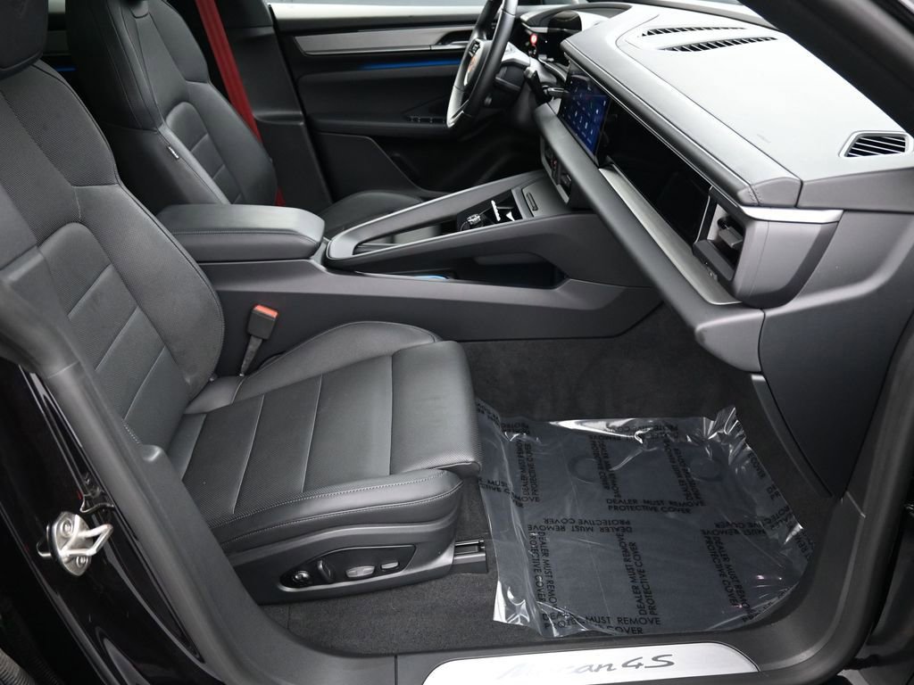 Certified 2025 Porsche Macan 4S Electric image 29