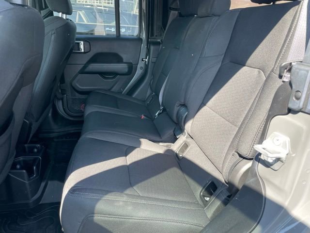 Used 2022 Jeep Gladiator Overland w/ Cold Weather Group AWD/4WD image 6
