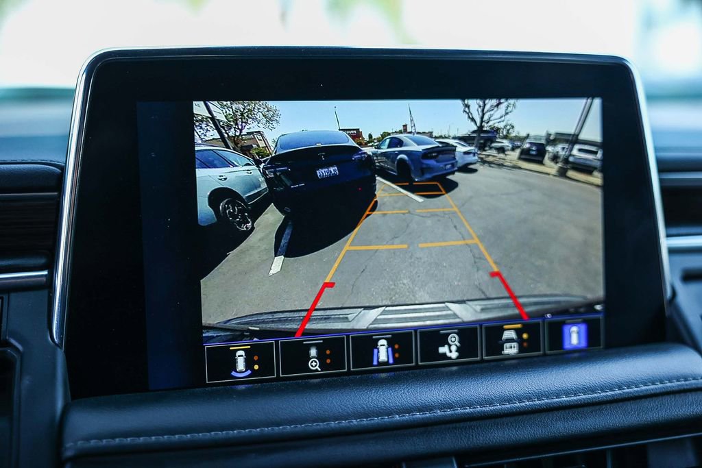 Used 2022 Chevrolet Suburban Z71 w/ Z71 Off-Road Package image 36