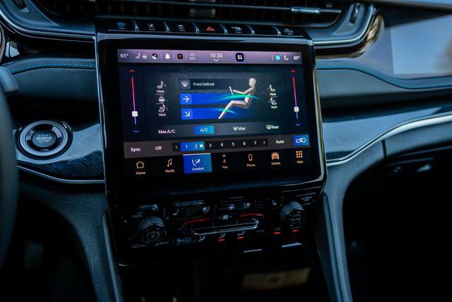 Used 2022 Jeep Grand Cherokee Trailhawk w/ Advanced Protech Group II image 38