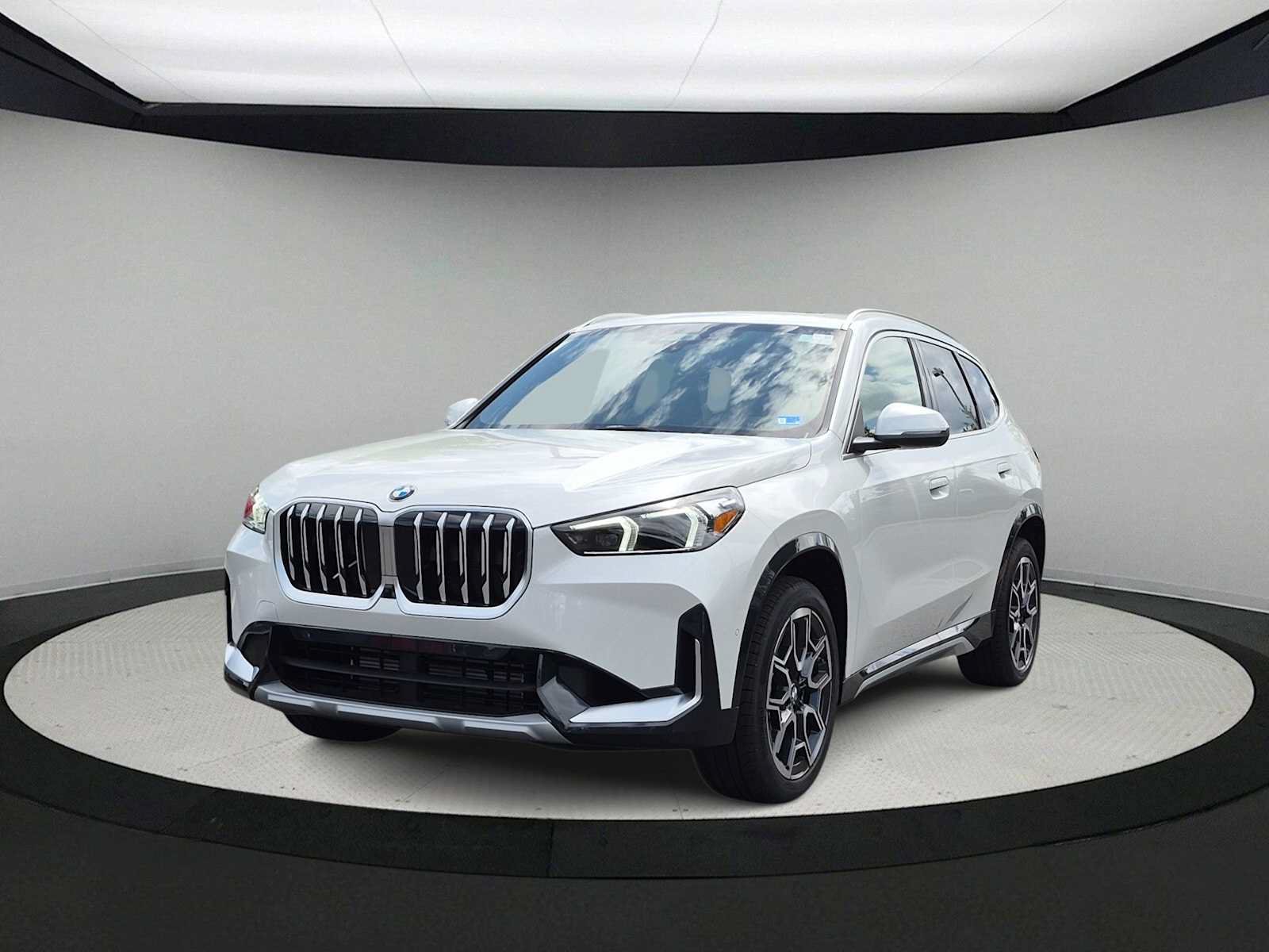 New 2027 BMW X1 xDrive28i AWD/4WD image 4
