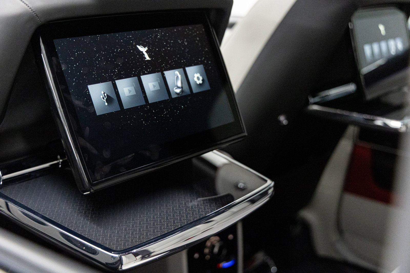 New 2026 Rolls-Royce Cullinan Black Badge image 50