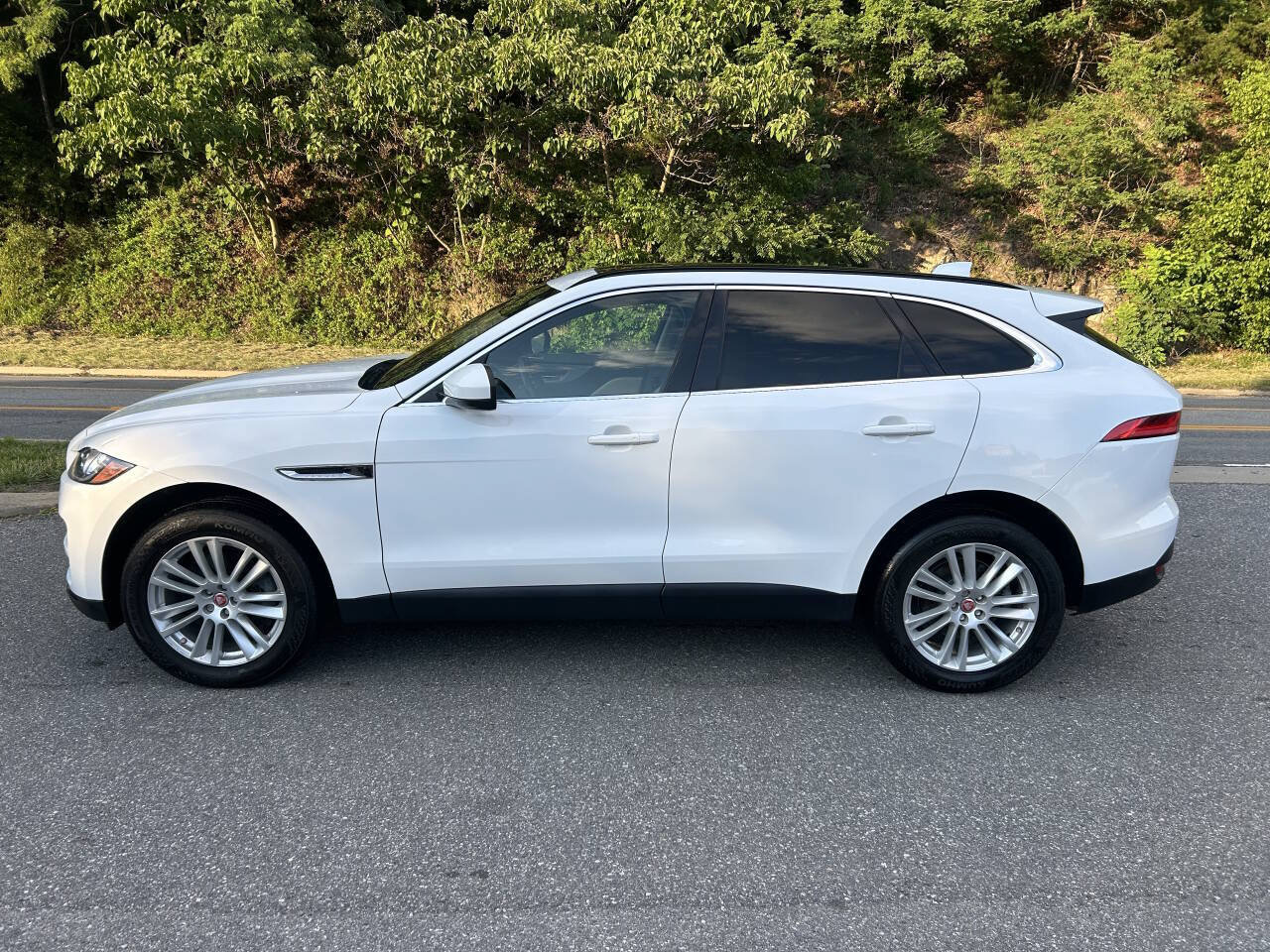 Used 2017 Jaguar F-PACE Prestige AWD/4WD image 3