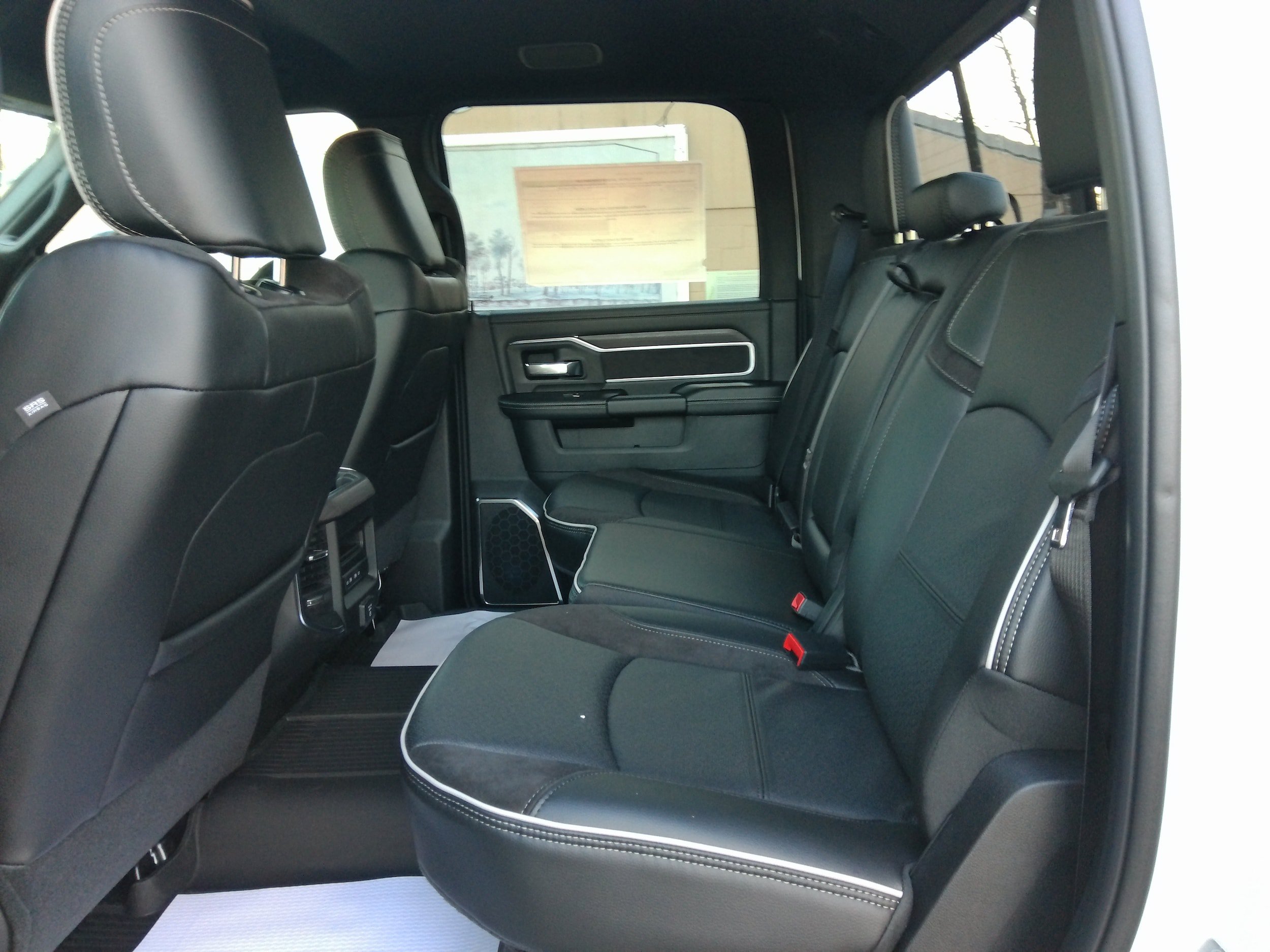 New 2026 RAM 3500 Laramie AWD/4WD image 17