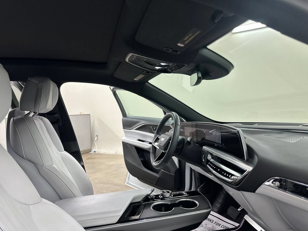 Certified 2024 Cadillac Lyriq Luxury AWD/4WD image 18