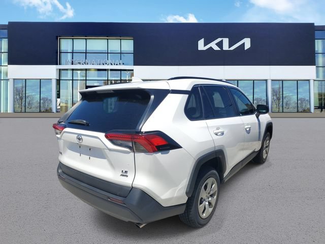 Used 2019 Toyota RAV4 LE AWD/4WD image 3
