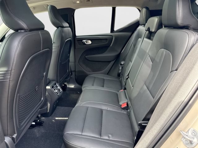 Certified 2025 Volvo XC40 B5 Ultra AWD/4WD image 29