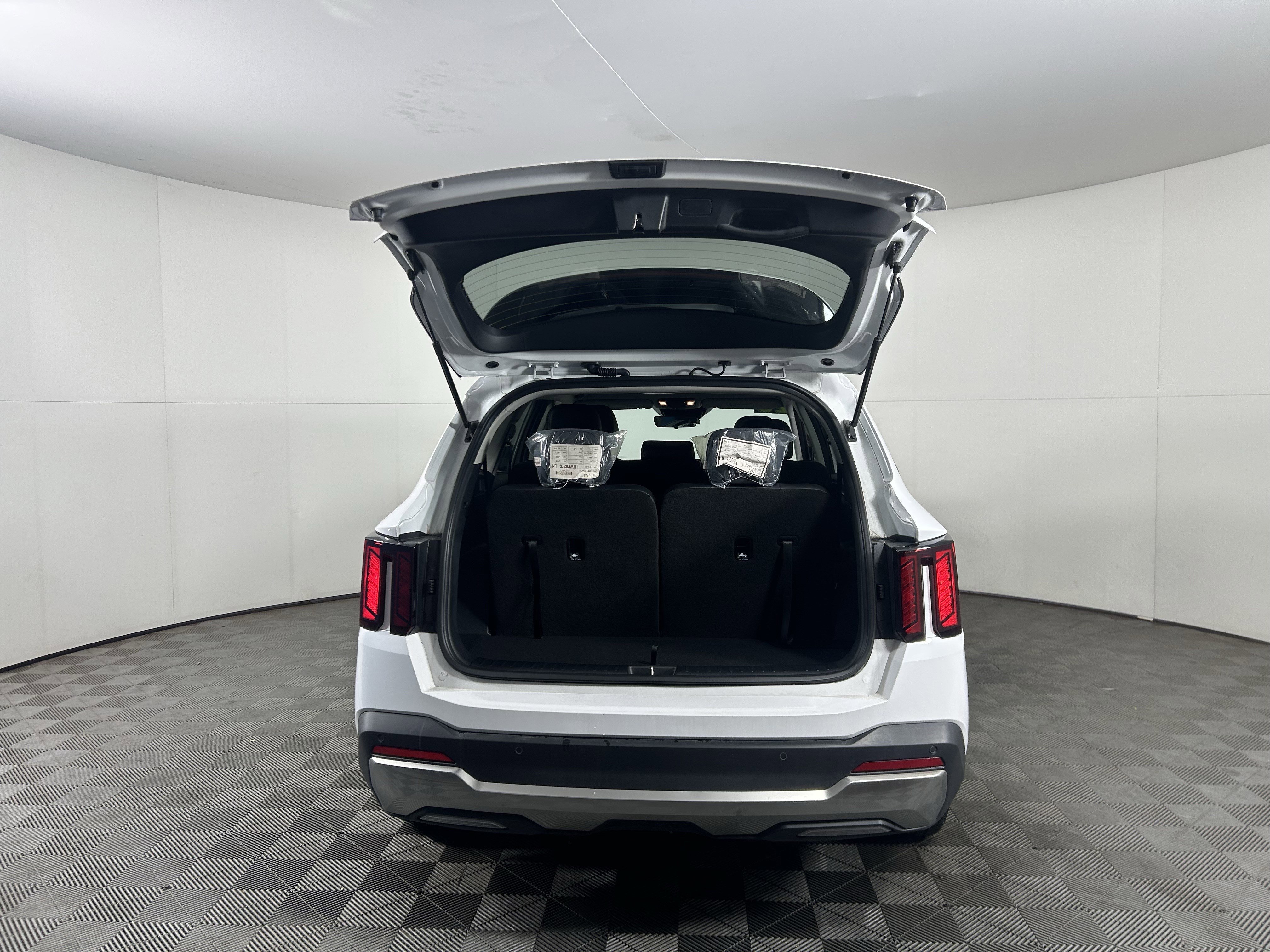 Used 2025 Kia Sorento S image 18