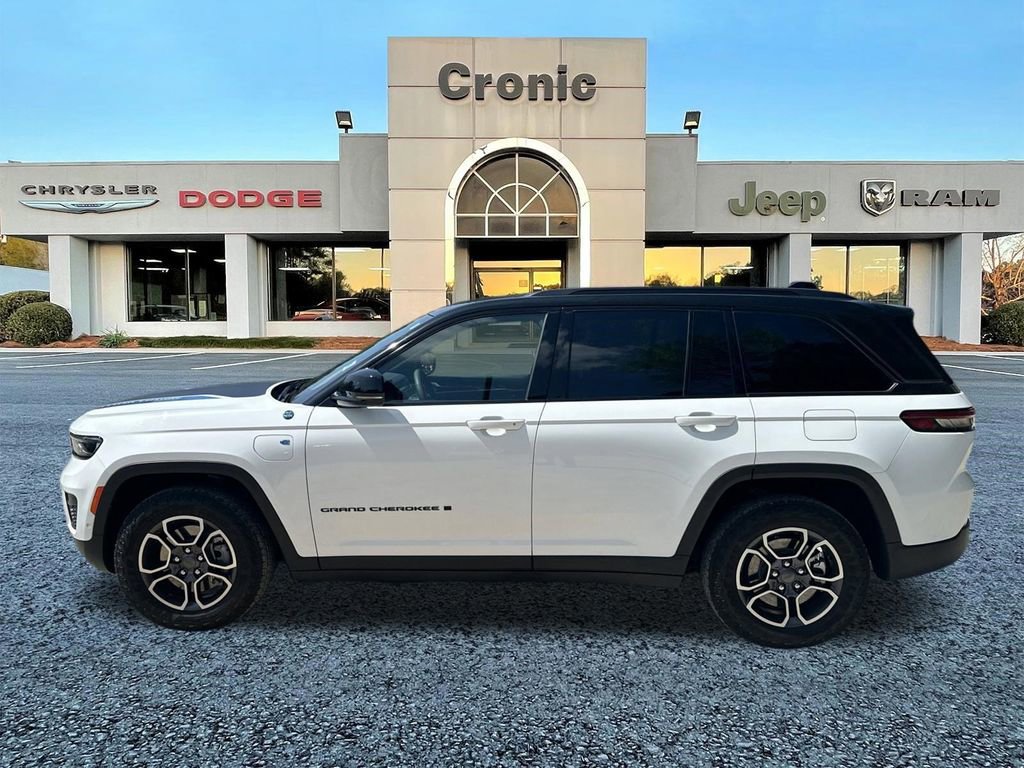 Used 2022 Jeep Grand Cherokee Trailhawk w/ Advanced Protech Group II AWD/4WD image 6