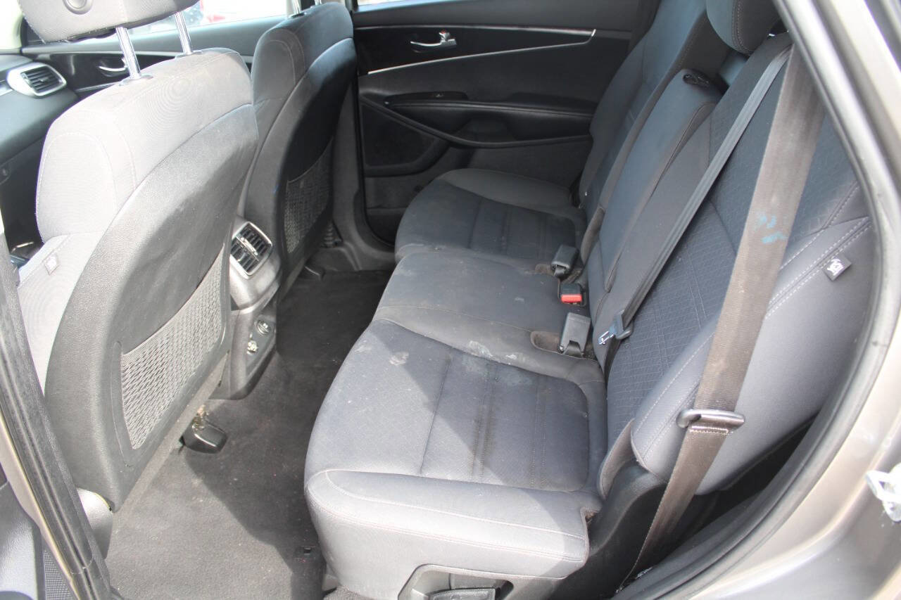 Used 2018 Kia Sorento AWD image 10