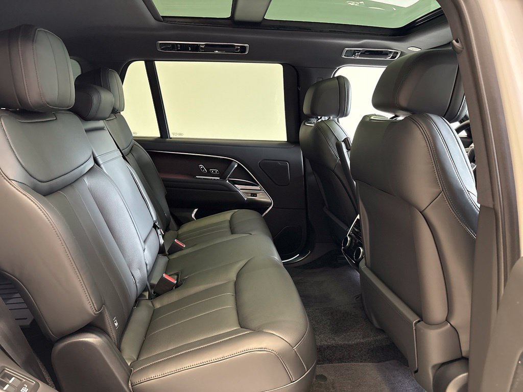 New 2026 Land Rover Range Rover Long Wheelbase SE AWD/4WD image 25