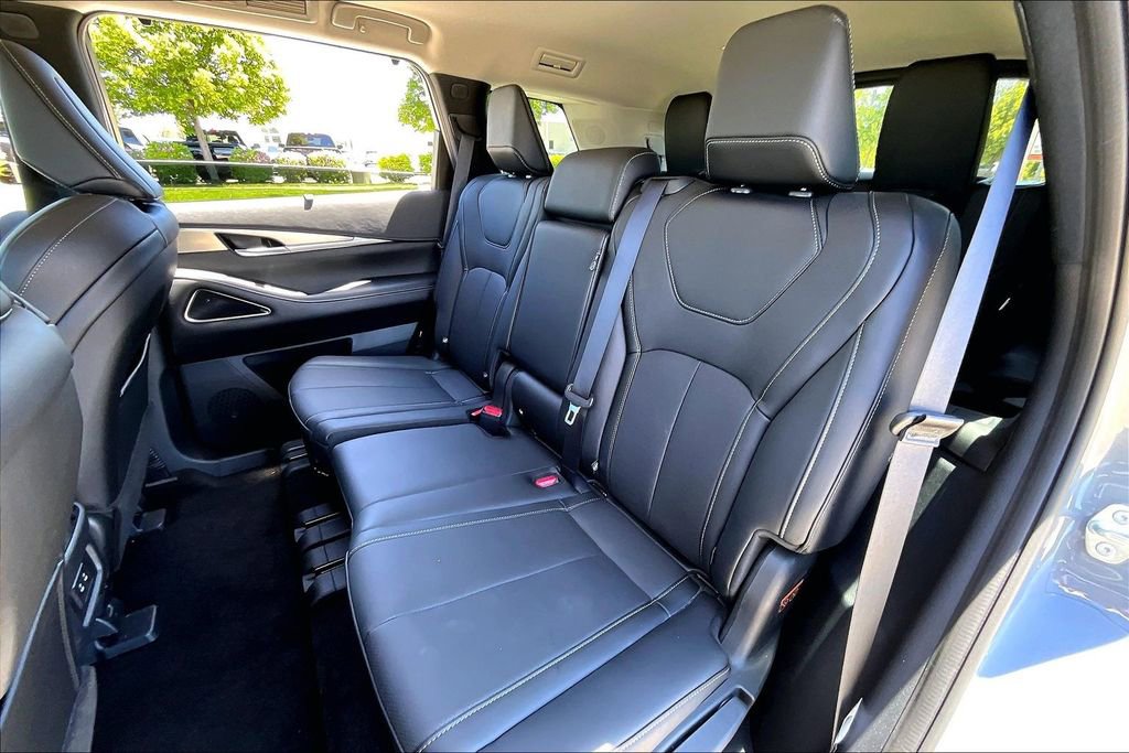 Certified 2026 INFINITI QX60 Luxe w/ Cargo Package AWD/4WD image 32