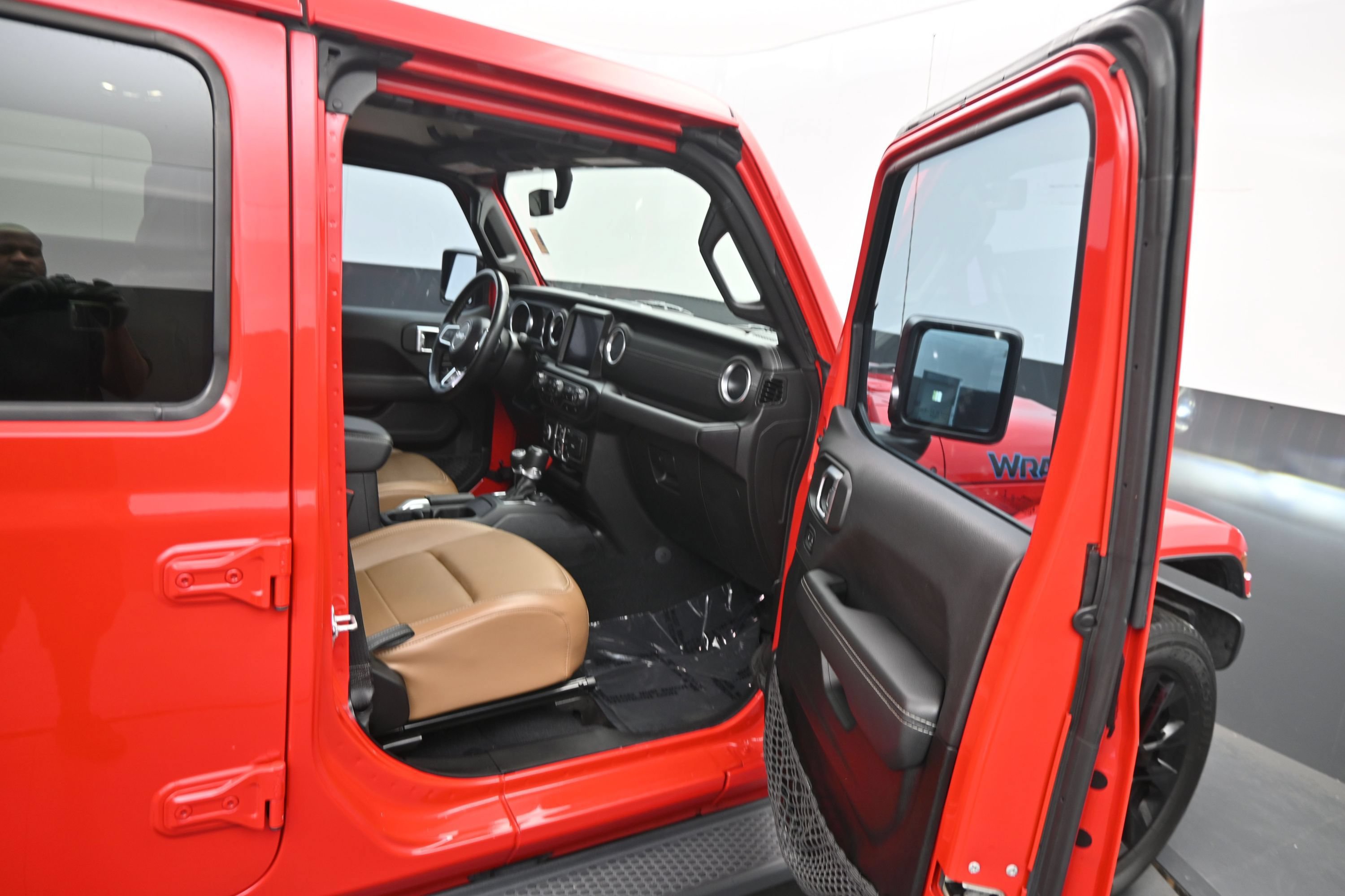 Used 2022 Jeep Wrangler Unlimited Sahara w/ Cold Weather Group AWD/4WD image 13
