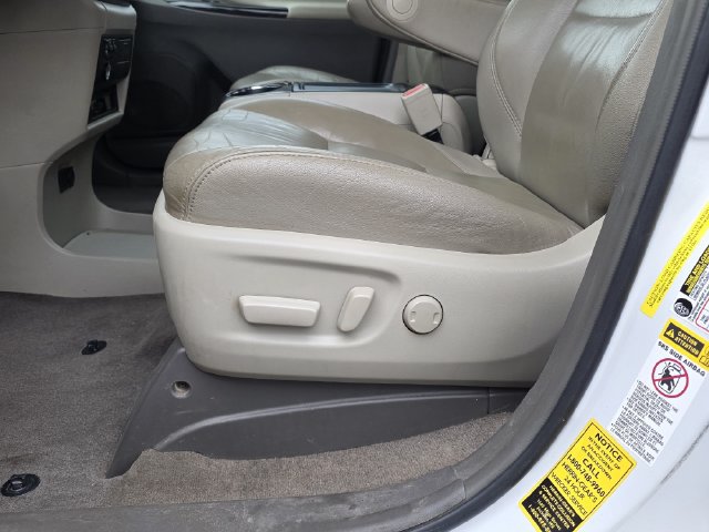 Used 2017 Toyota Sienna XLE Premium FWD image 15