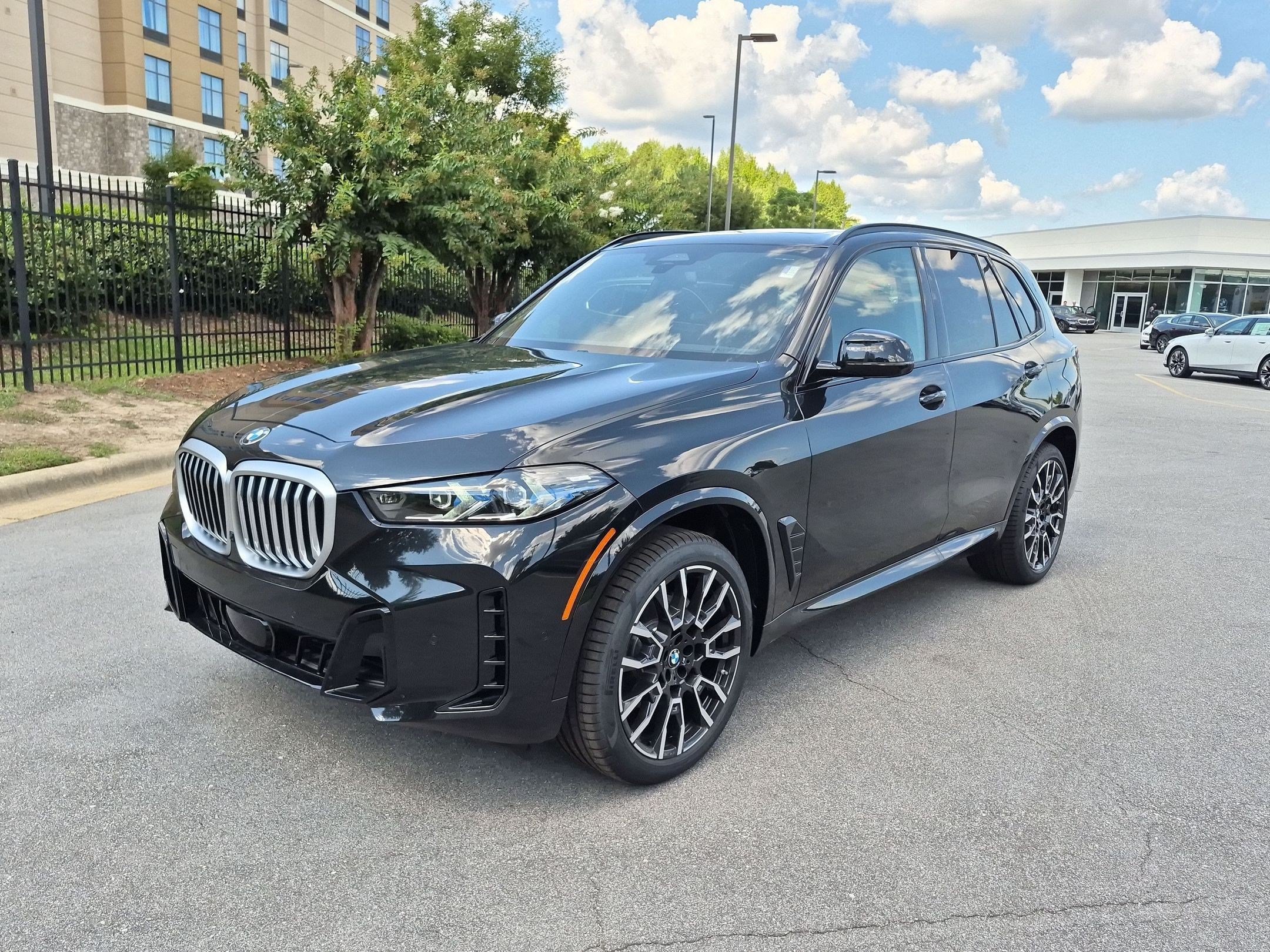 New 2026 BMW X5 xDrive40i w/ M Sport Package AWD/4WD image 7