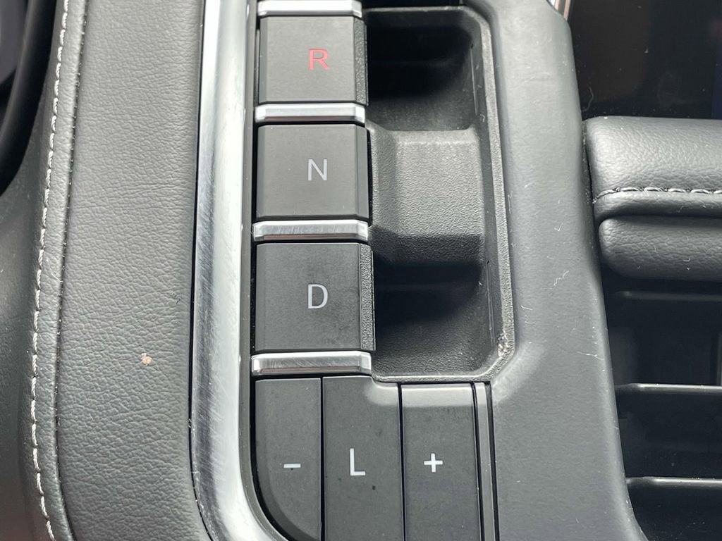 Used 2023 Chevrolet Suburban LT image 31