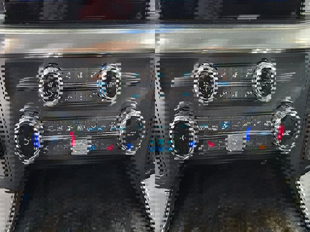 Used 2022 Ford F150 Lariat w/ Equipment Group 502A High image 15