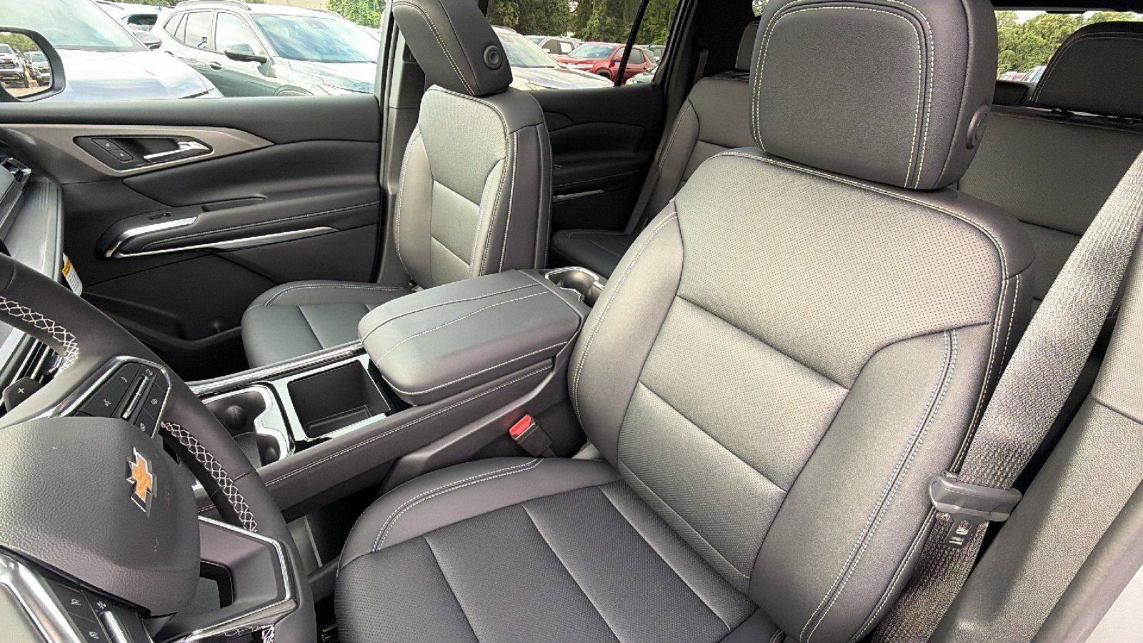New 2027 Chevrolet Traverse LT w/ Sun and Wheel Package FWD image 5