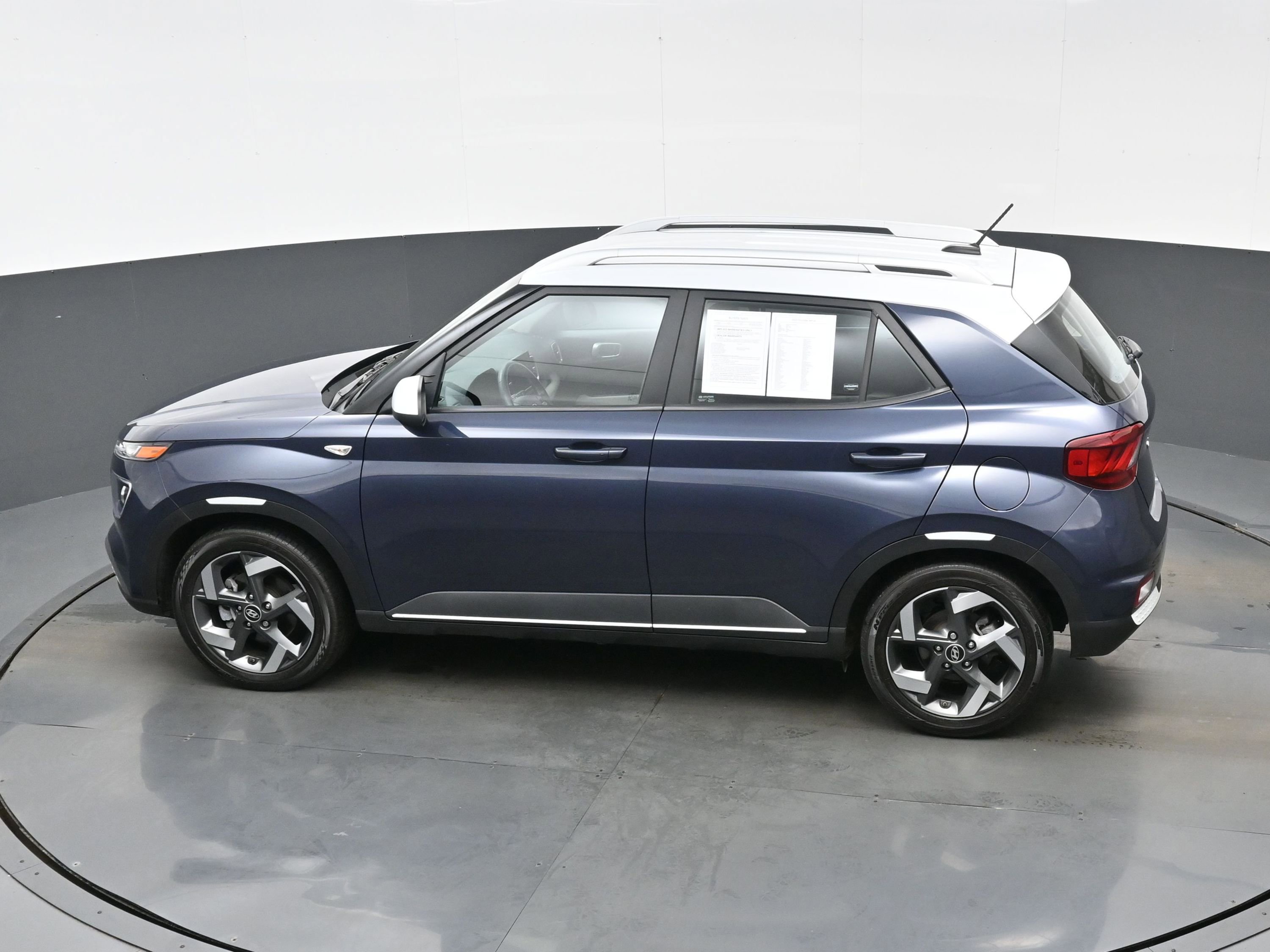 Used 2023 Hyundai Venue Limited w/ Cargo Package FWD image 34