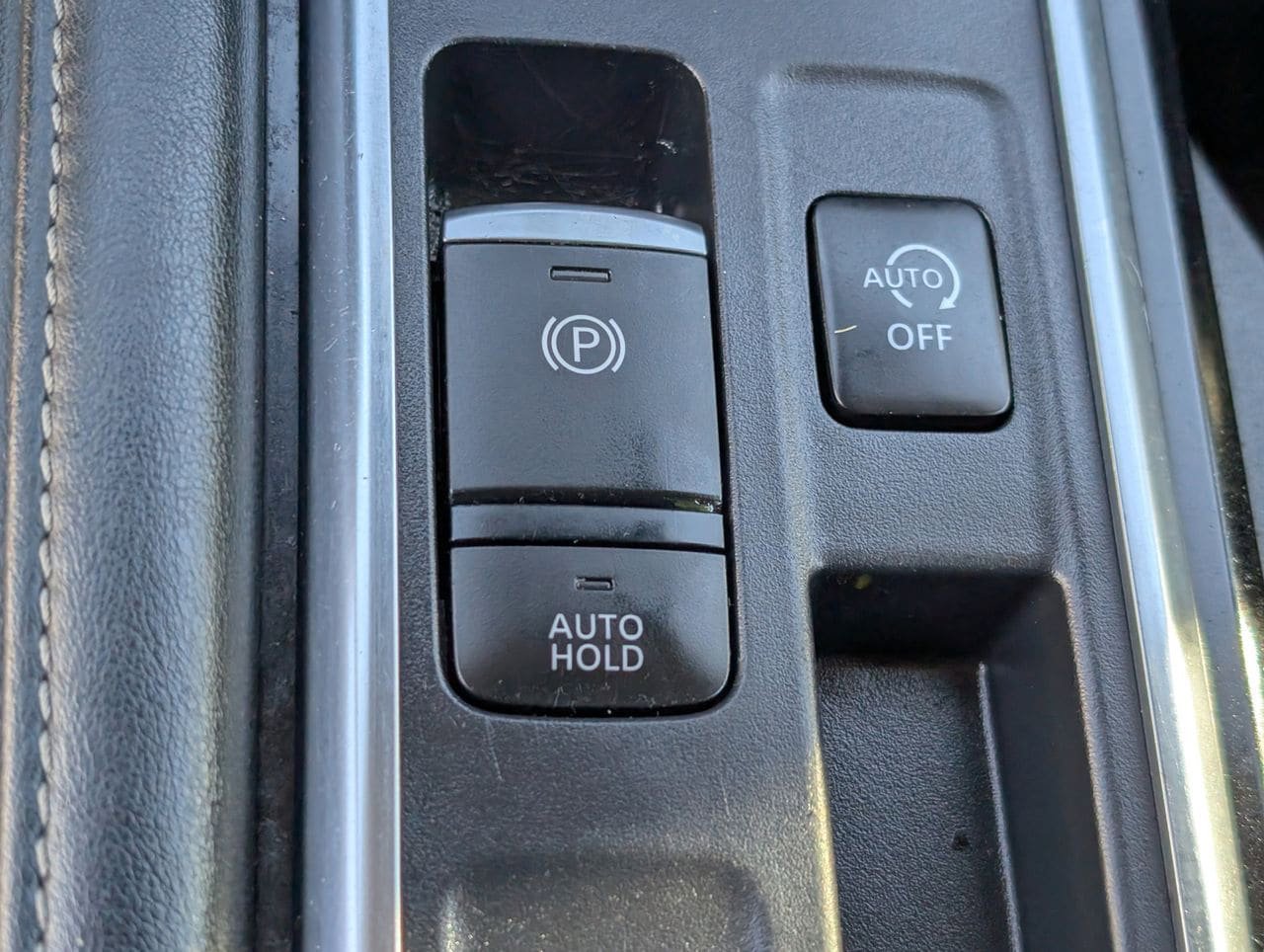 Certified 2024 Nissan Pathfinder SL w/ Black Appearance Package image 19