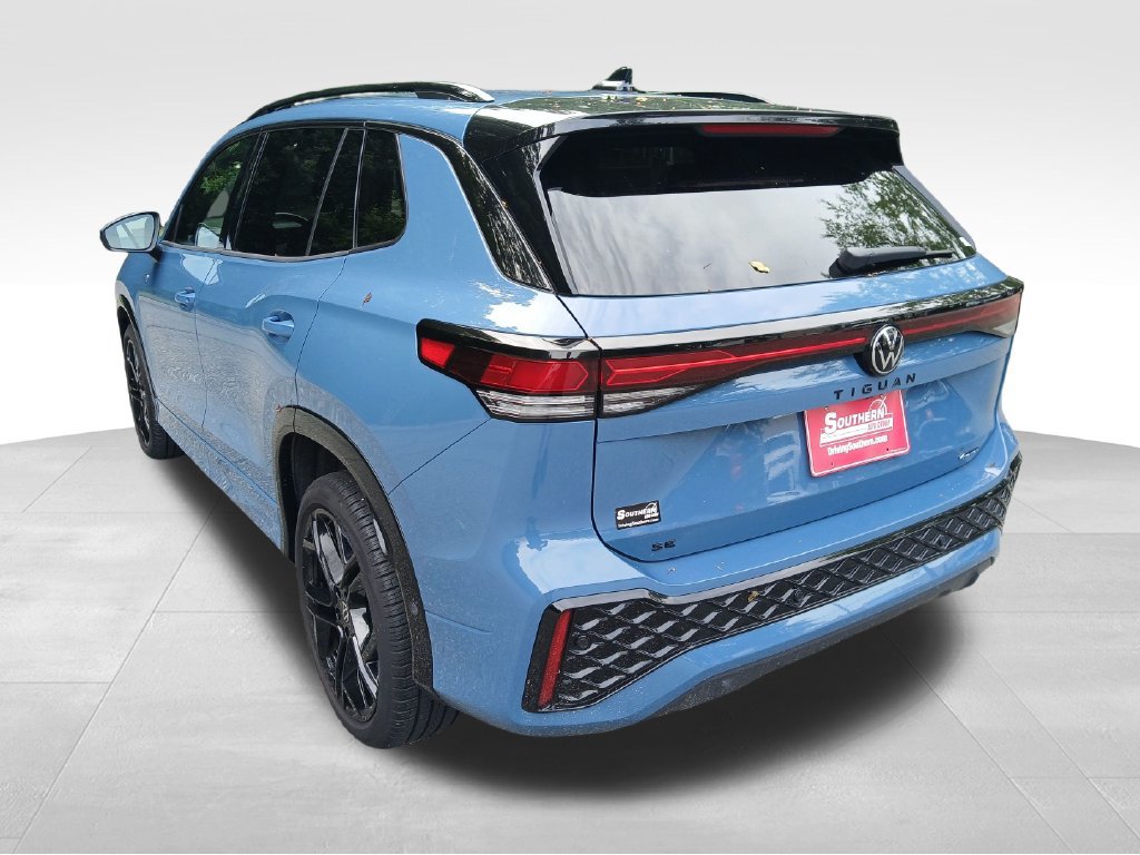 Used 2026 Volkswagen Tiguan SE R-Line AWD/4WD image 3