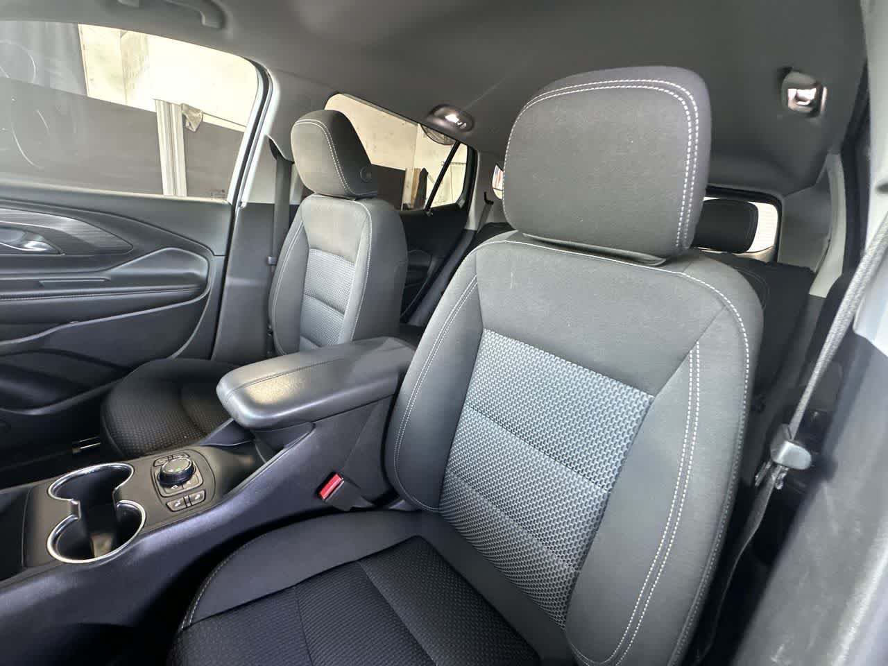 Used 2024 GMC Terrain SLE w/ Driver Convenience Package FWD image 14