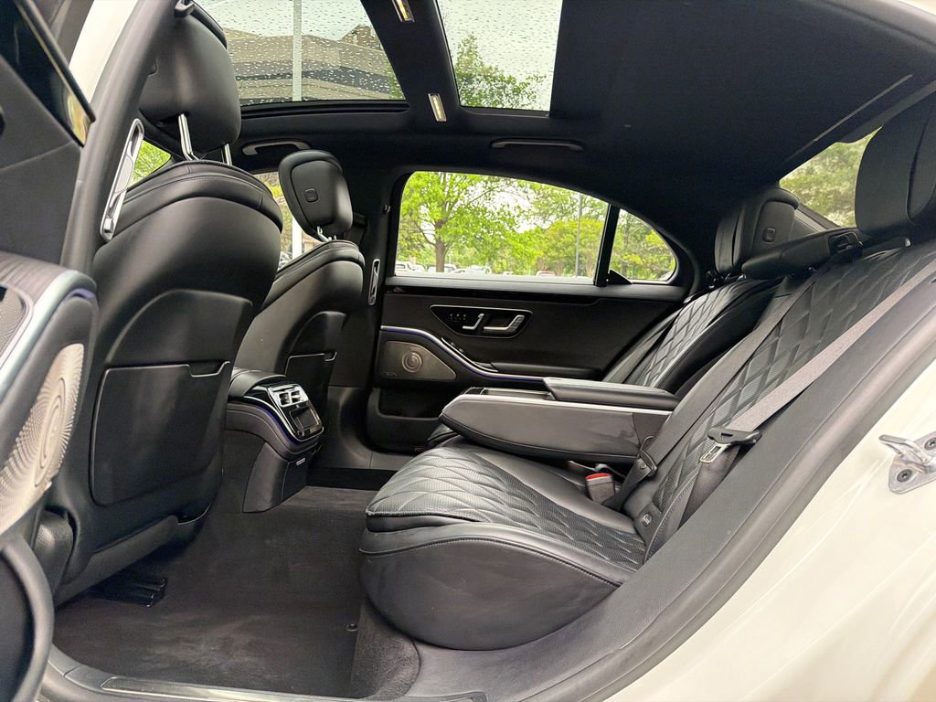 Used 2022 Mercedes-Benz S 580 4MATIC Sedan w/ AMG Line Package image 25