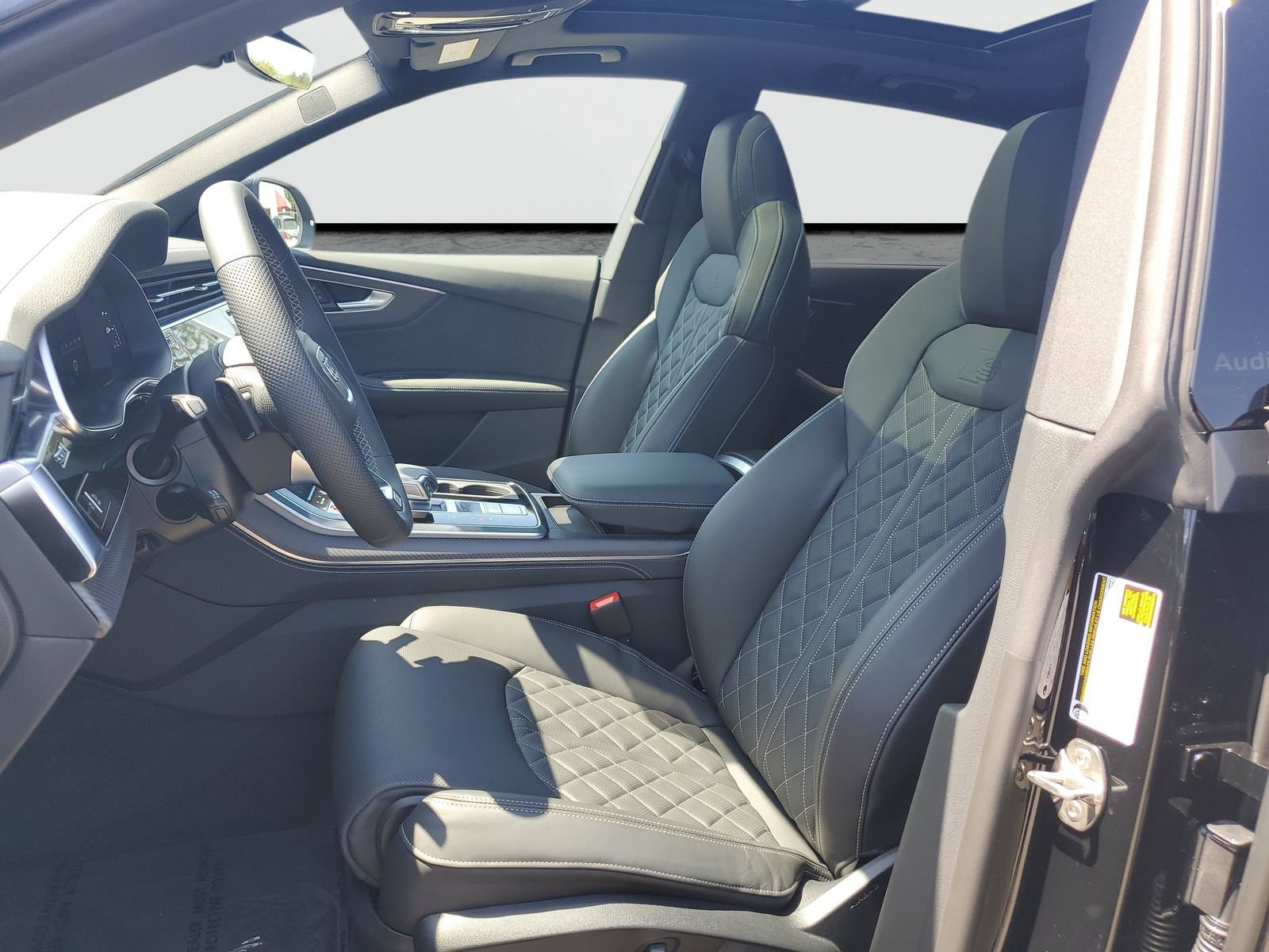 Used 2026 Audi SQ8 Premium Plus AWD/4WD image 18