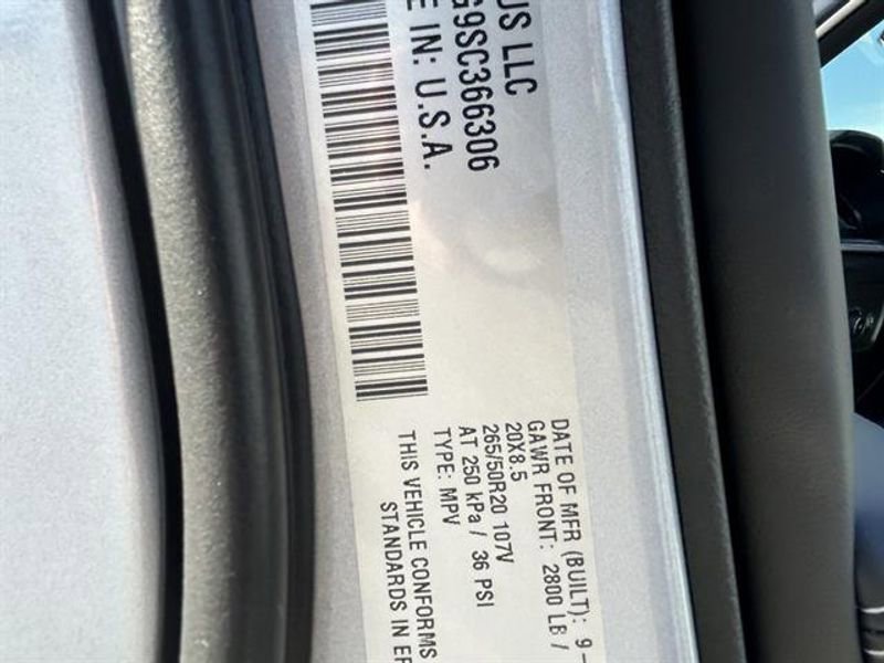 New 2025 Jeep Grand Cherokee Limited w/ Luxury Tech Group II RWD image 28