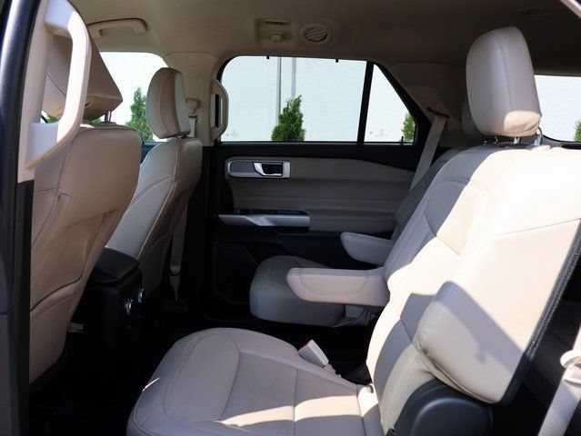 Used 2023 Ford Explorer Limited AWD/4WD image 18