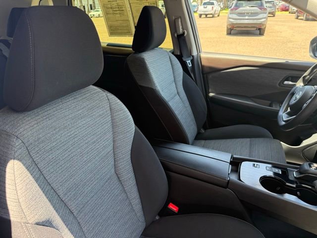 Certified 2023 Nissan Rogue SV FWD image 25