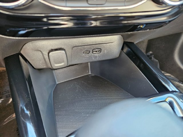 Used 2025 Chevrolet Trax LT FWD image 30