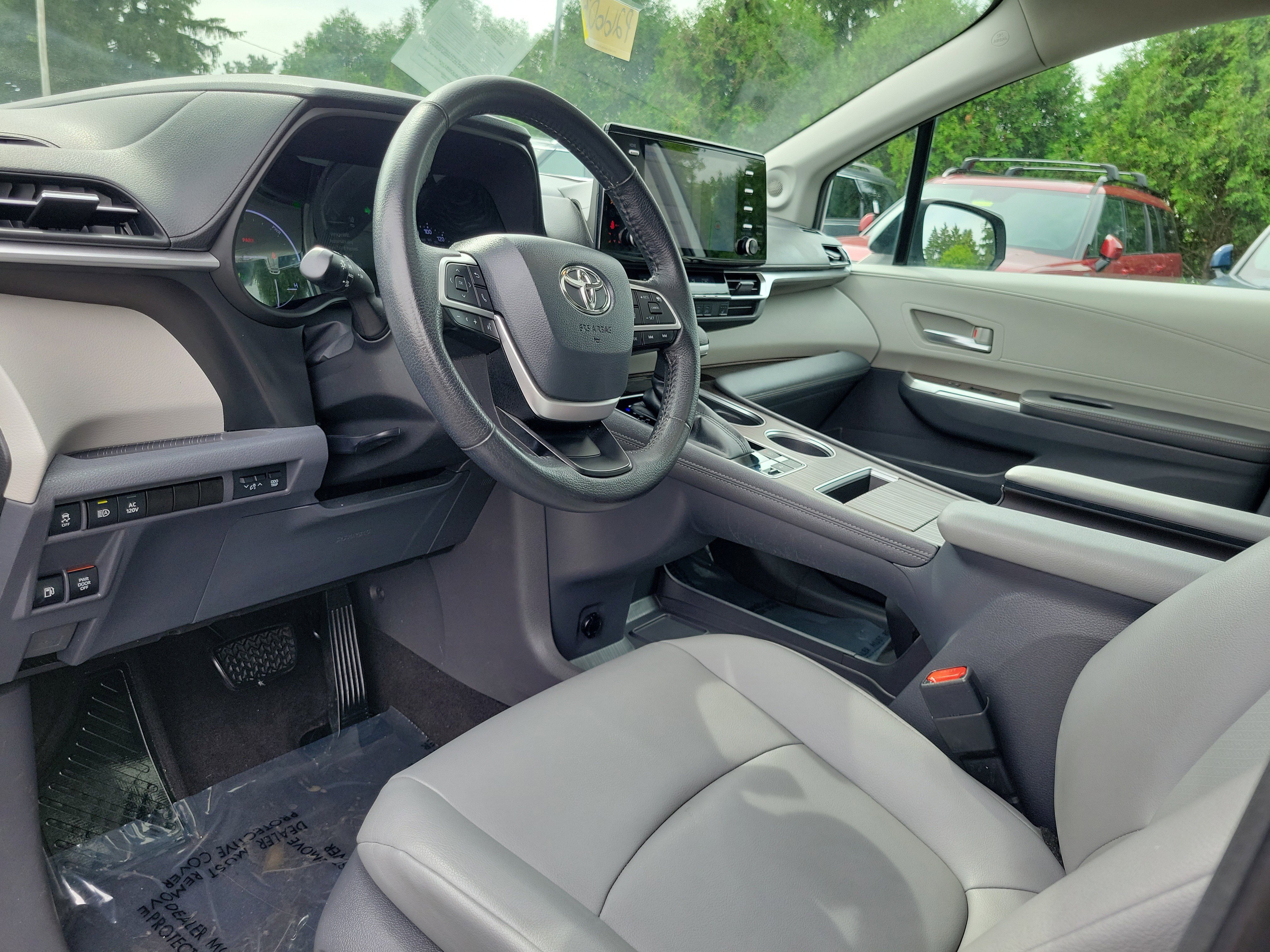 Used 2021 Toyota Sienna XLE w/ XLE Plus Package AWD/4WD image 19
