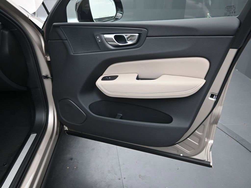 New 2026 Volvo XC60 B5 Plus w/ Protection Package Premier image 36