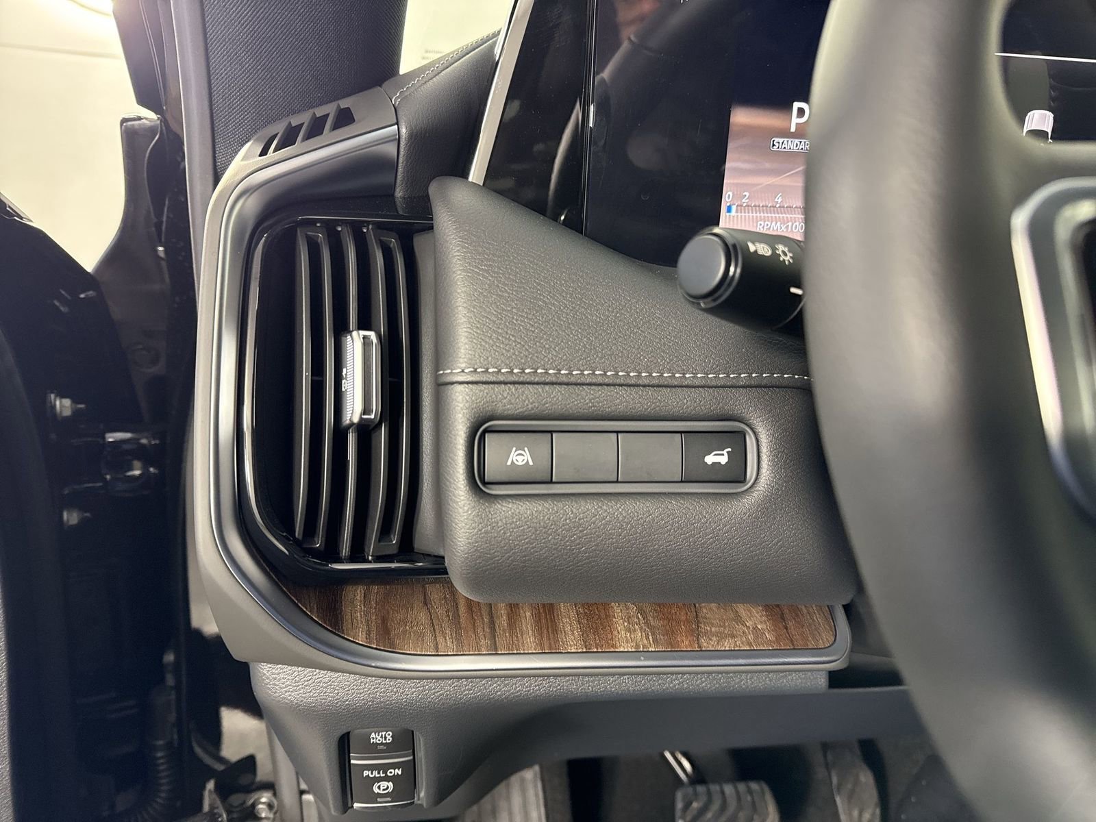 New 2026 Nissan Armada SL w/ Captain's Chari Seat Package image 15