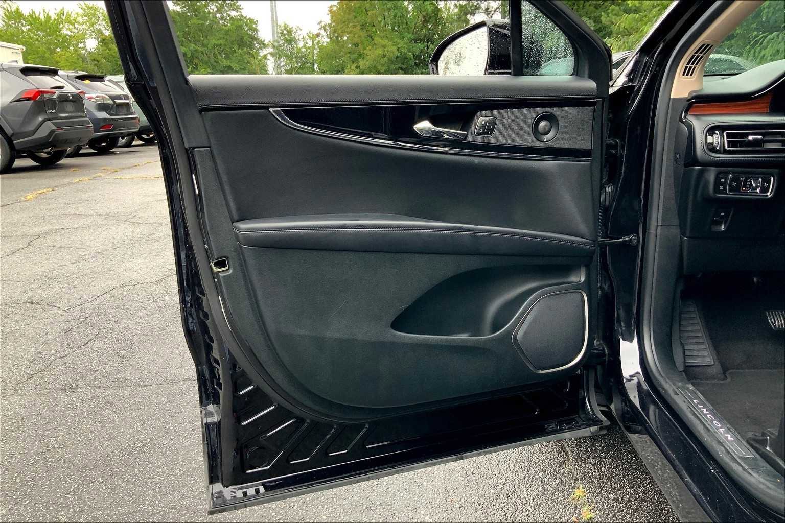 Used 2023 Lincoln Nautilus Reserve w/ Equipment Group 201A image 21