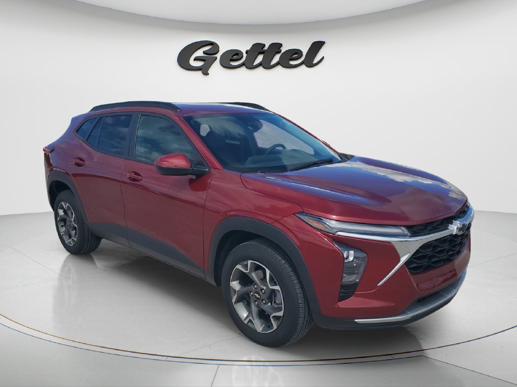 Used 2025 Chevrolet Trax LT w/ Driver Confidence Package FWD image 3