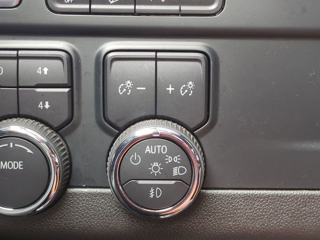 Used 2025 Chevrolet Suburban Z71 AWD/4WD image 31
