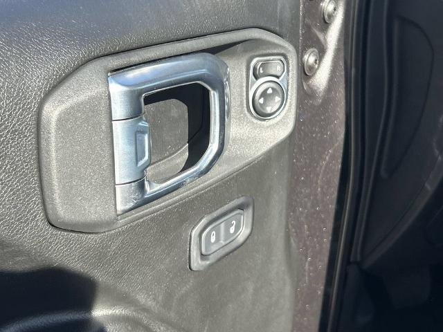 Used 2025 Jeep Gladiator Mojave w/ Convenience Group AWD/4WD image 17